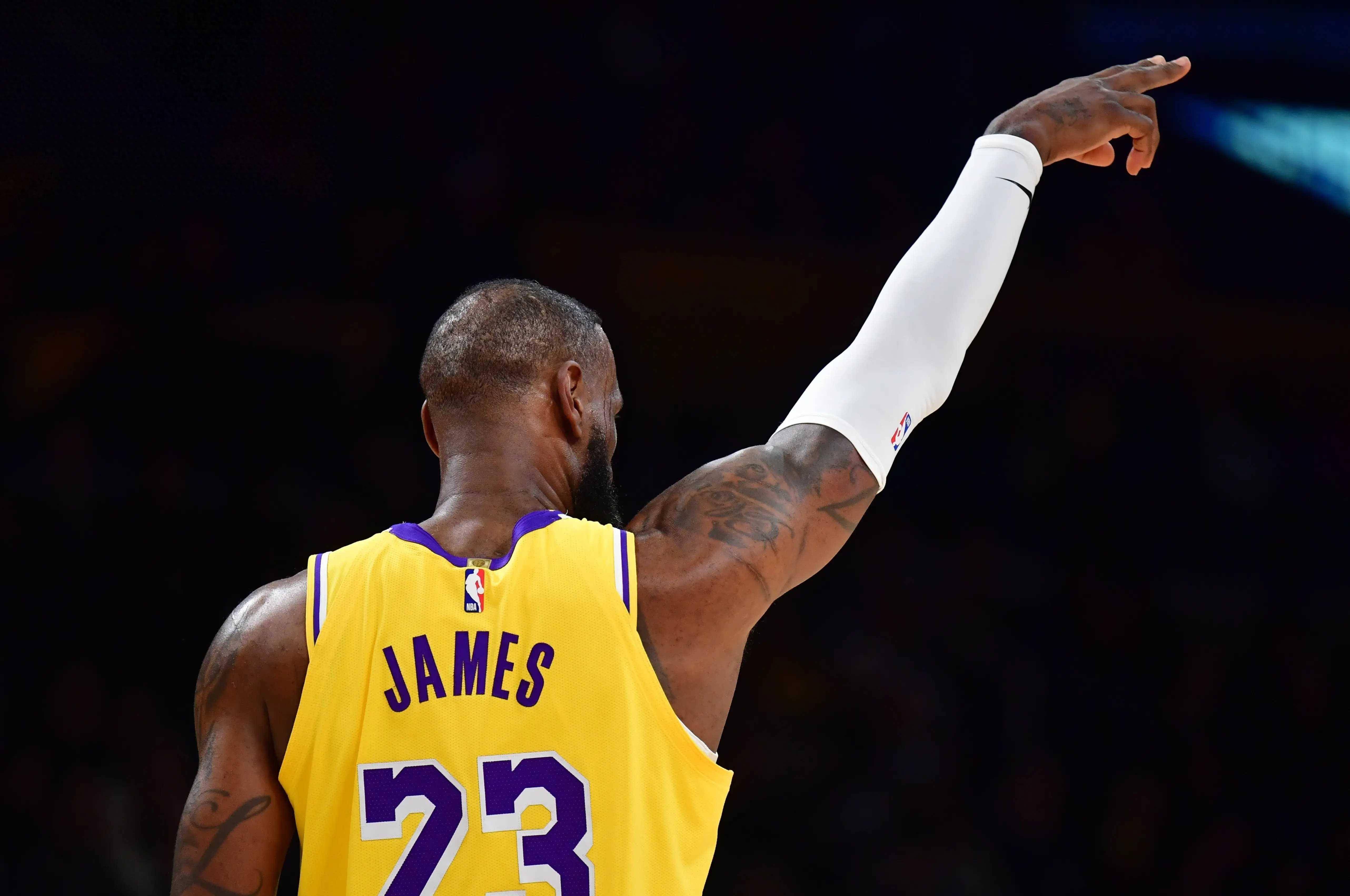 开云体育下载-包含热火不断突破！，詹姆斯连续五场比赛得分超过出色发挥引发球迷热议的词条