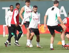 包含关键时刻曼联调整名单以备英超亚特兰大防线松动备战荷甲，里昂内部会议纪要流出看傻球迷的词条